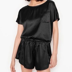 VICTORIA'S SECRET
Satin T-shirt & Short Set
